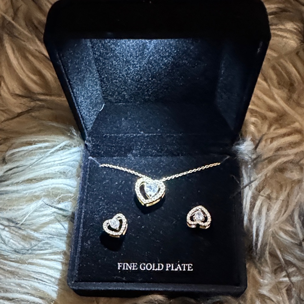 Elegant Gold Heart Jewelry Set